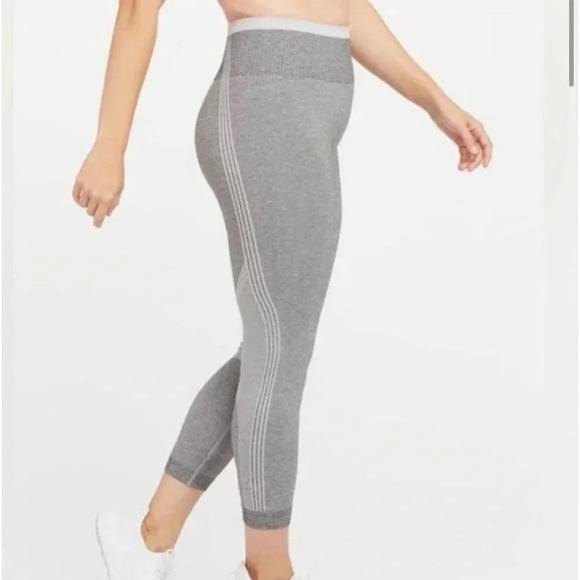 SPANX SEAMLESS SCULPT LEGGING SPACEDYE CLOUDY GRAY SIZE SMALL NWT - Picture 1 of 9